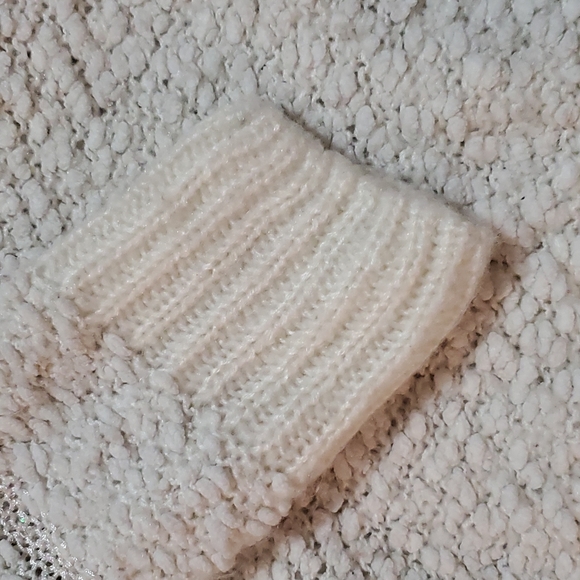 Temt Small white with sparkles sweater. - Picture 4 of 5